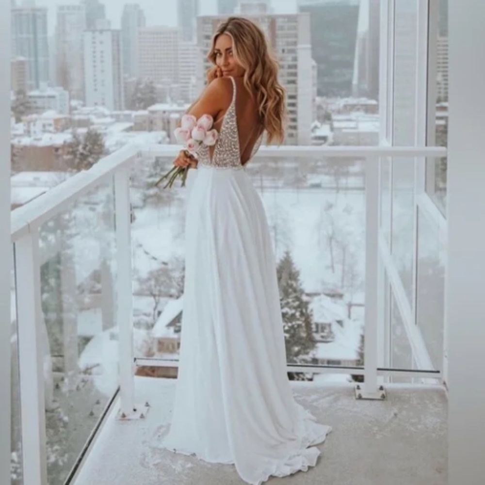 Lulu's Stunning Rhinestone Sexy Romantic Flowy Elegant Wedding Gown Nwot